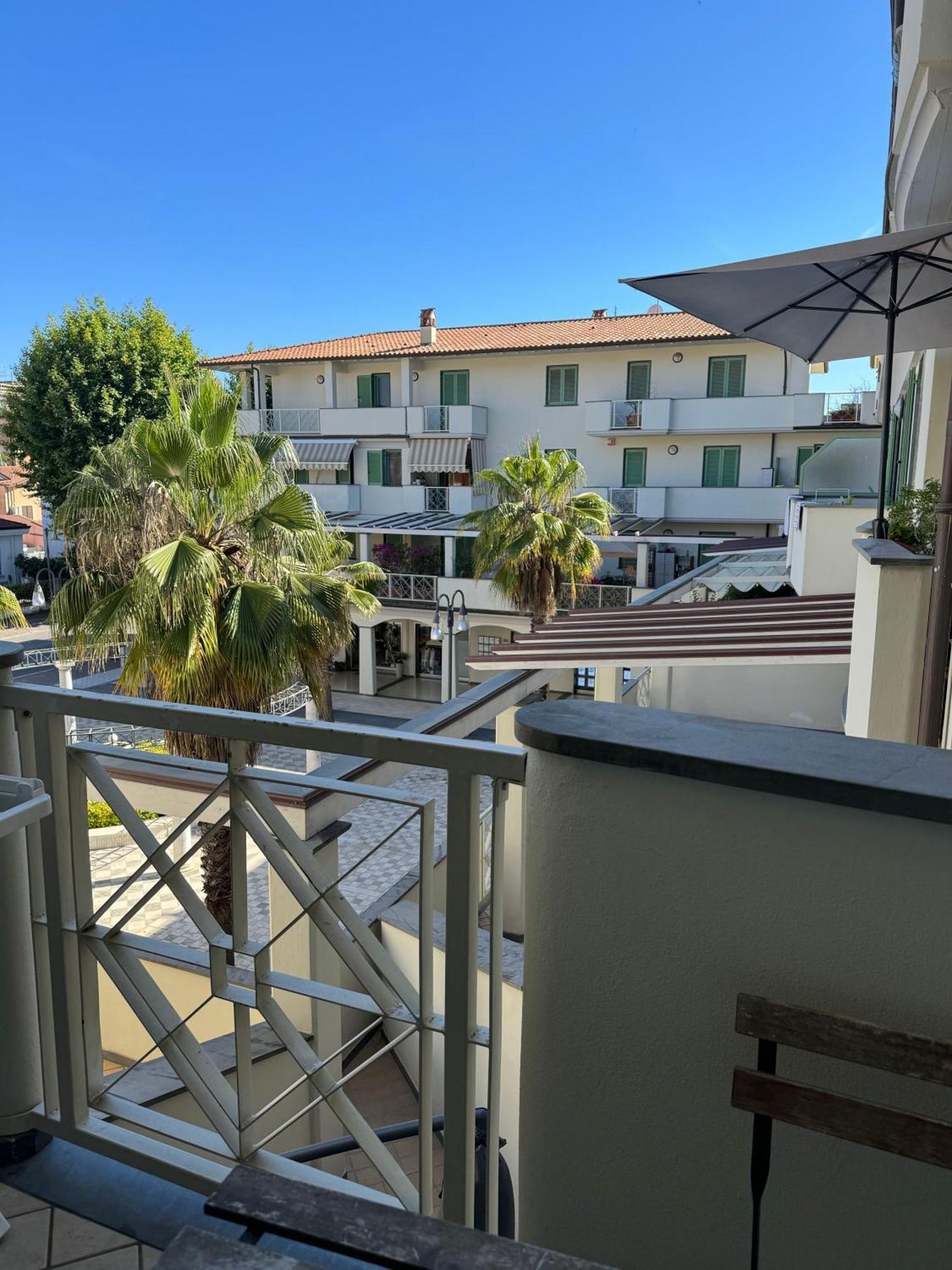 Cytrus Apartament Villa Marina di Massa Exterior foto